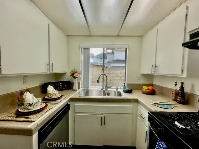 17171 Elm A, Huntington Beach, California 92647
