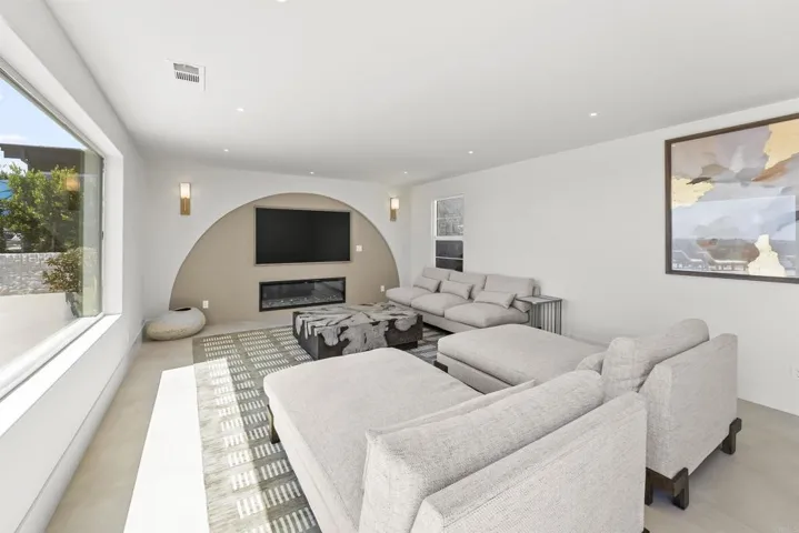 3080 Lloyd Street, San Diego, California 92117