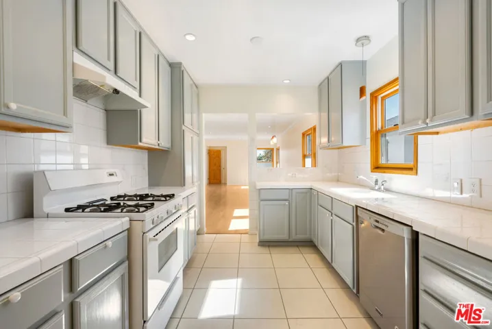2631 Thurman Avenue, Los Angeles, California 90016