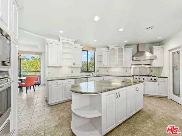 450 N Maple Drive 401, Beverly Hills, California 90210