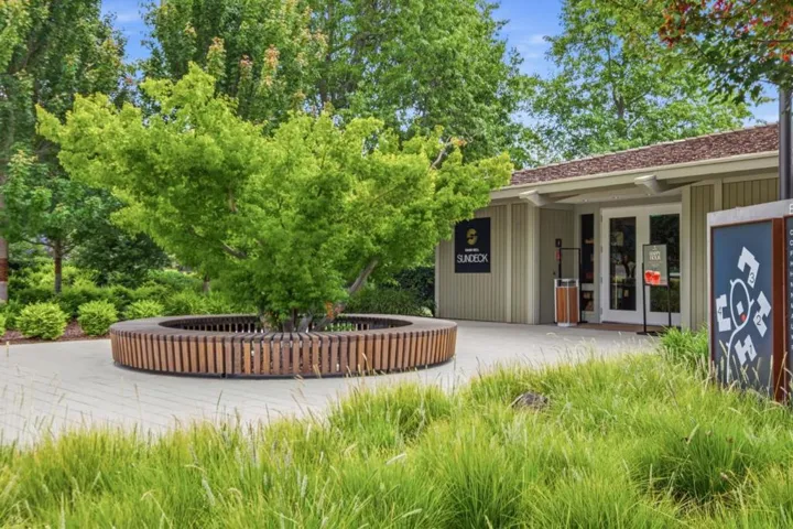 632 Sand Hill Circle, Menlo Park, California 94025