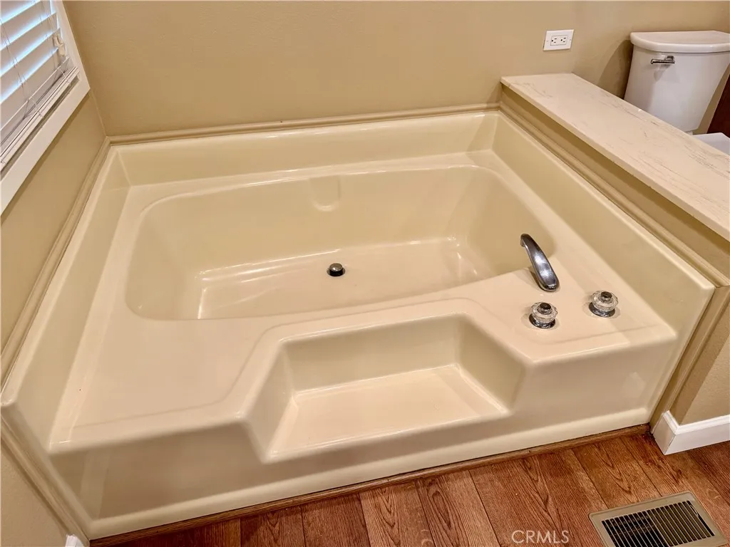 Soaking tub at primary bathroom