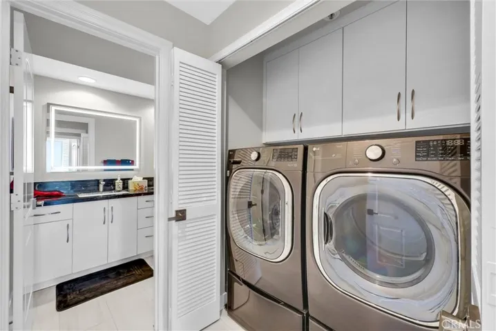 270 Cagney 207, Newport Beach, California 92663