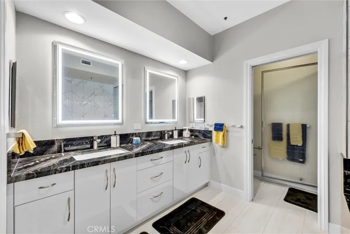 270 Cagney 207, Newport Beach, California 92663
