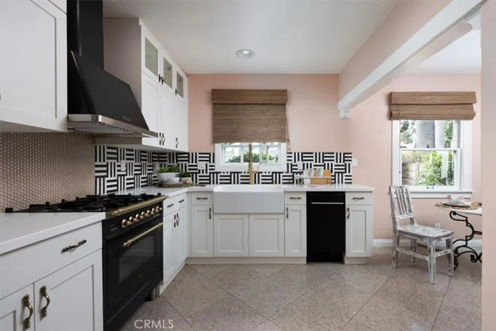 1825 N Ross, Santa Ana, California 92706