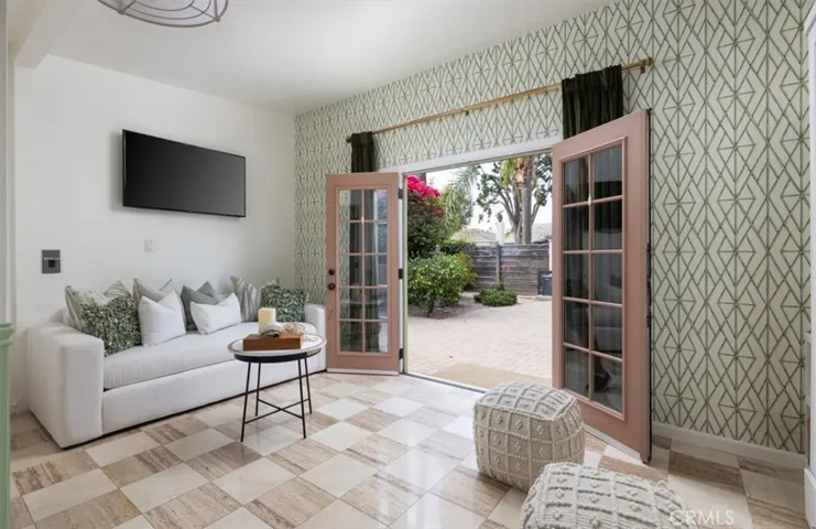 1825 N Ross, Santa Ana, California 92706