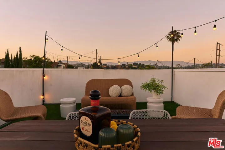2204 Rosey Way, Los Angeles, California 90026