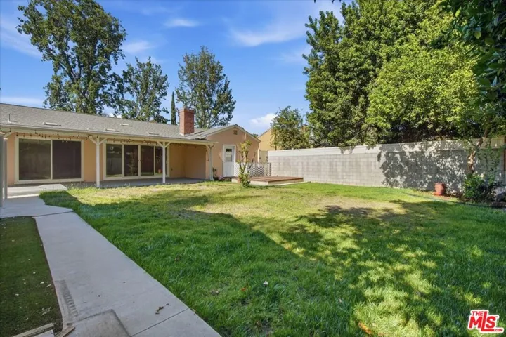 12818 Hatteras Street, Los Angeles, California 91607