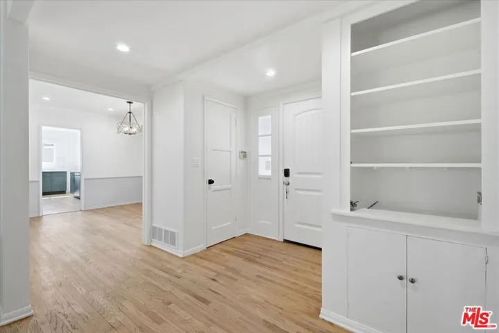 12818 Hatteras Street, Los Angeles, California 91607