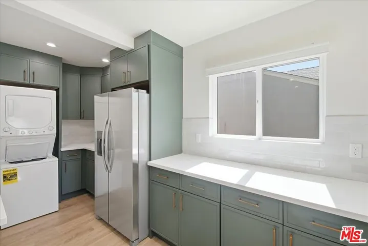 12818 Hatteras Street, Los Angeles, California 91607
