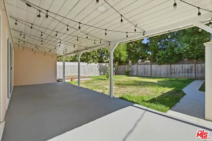 12818 Hatteras Street, Los Angeles, California 91607