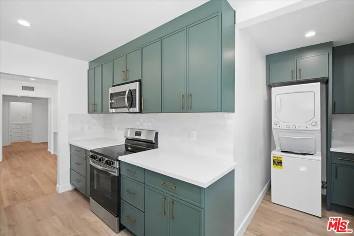12818 Hatteras Street, Los Angeles, California 91607