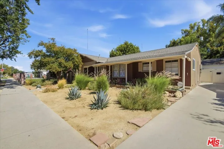12818 Hatteras Street, Los Angeles, California 91607