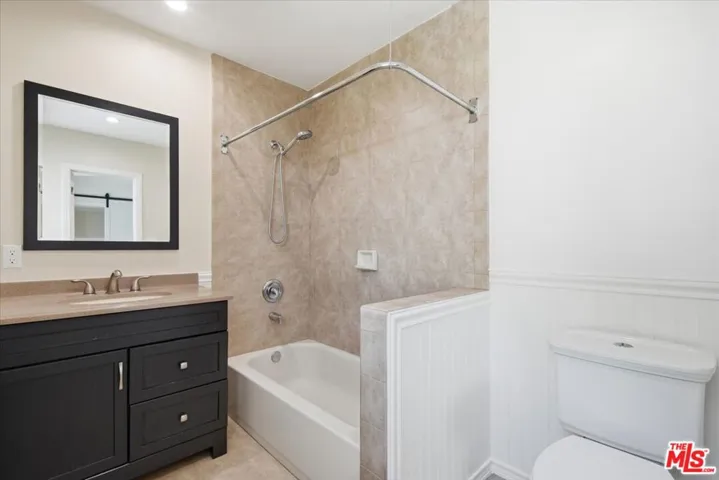 12818 Hatteras Street, Los Angeles, California 91607