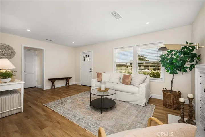 944 W Acacia Avenue, Orange, California 92868