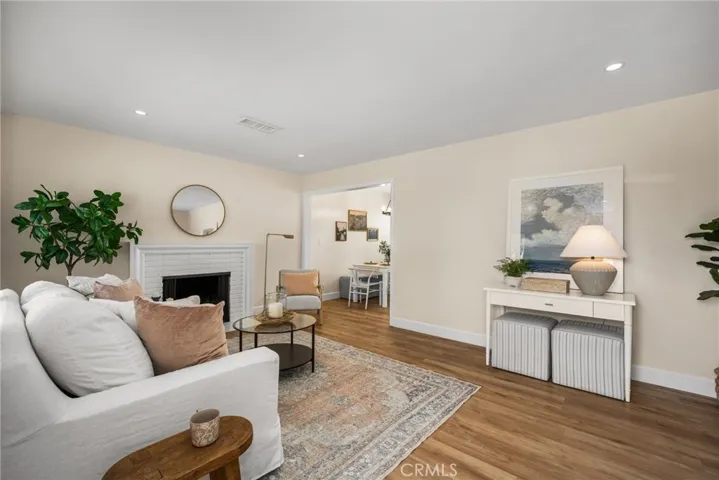 944 W Acacia Avenue, Orange, California 92868