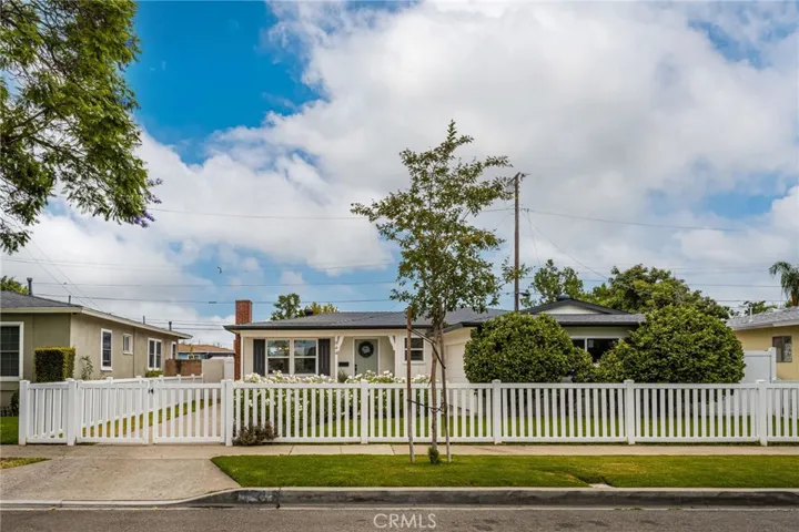 944 W Acacia Avenue, Orange, California 92868