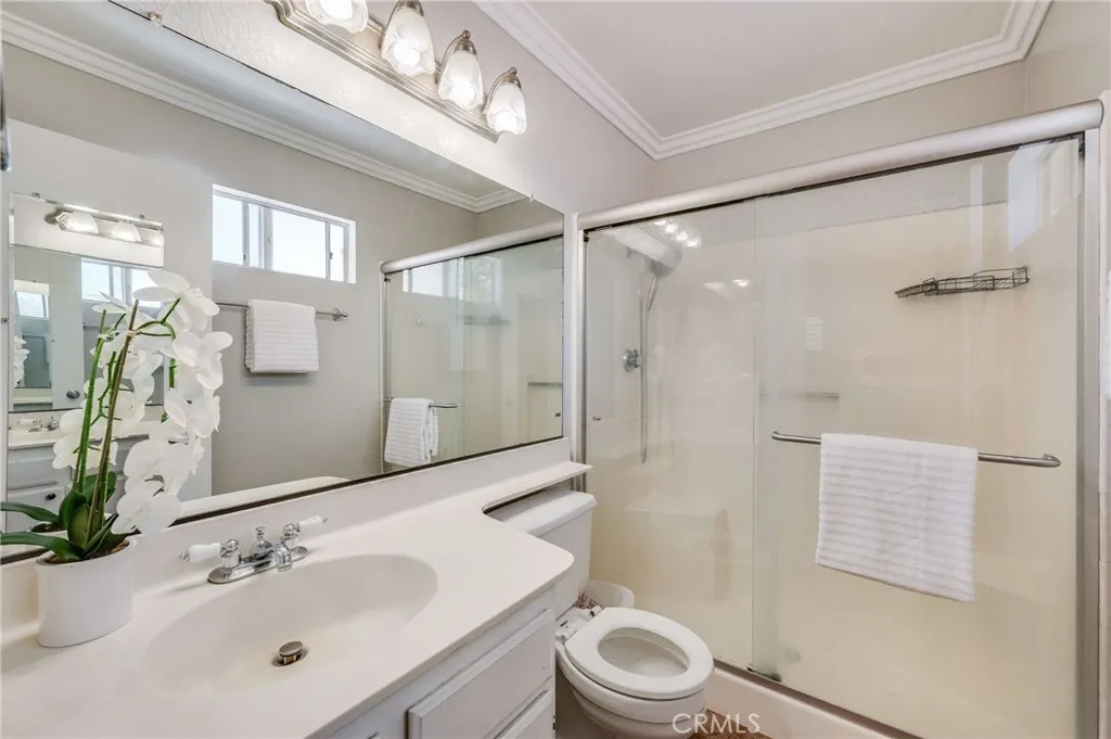 Primary, En Suite Full Bathroom with Walk-In Shower
