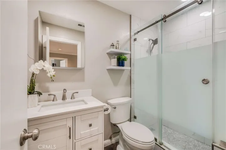 Upstairs Hall Bathroom