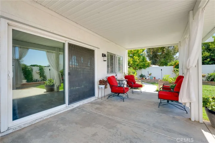 Great Entertaining Backyard with Allumawood Covered Patio