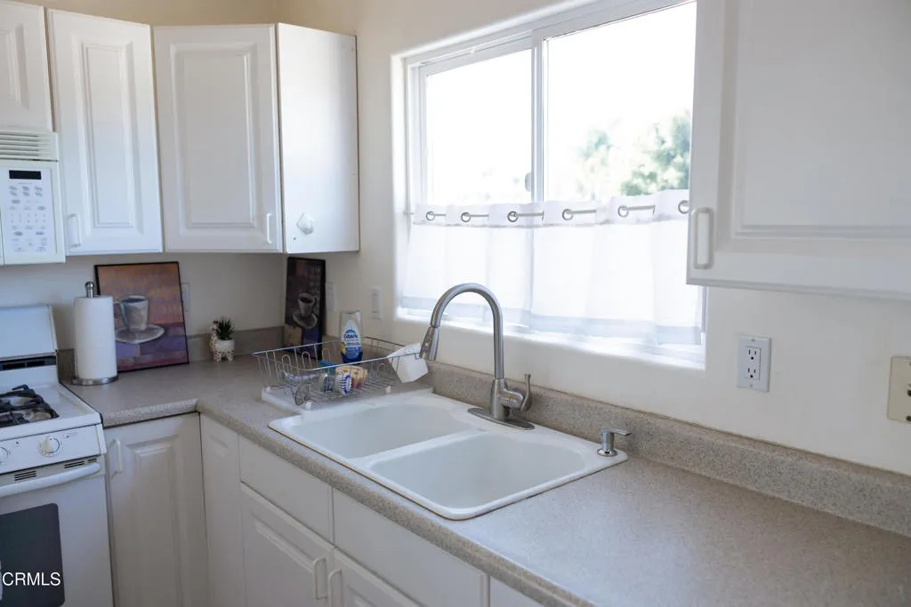 394 396 Hurst Avenue, Ventura, California 93001 — photo 5