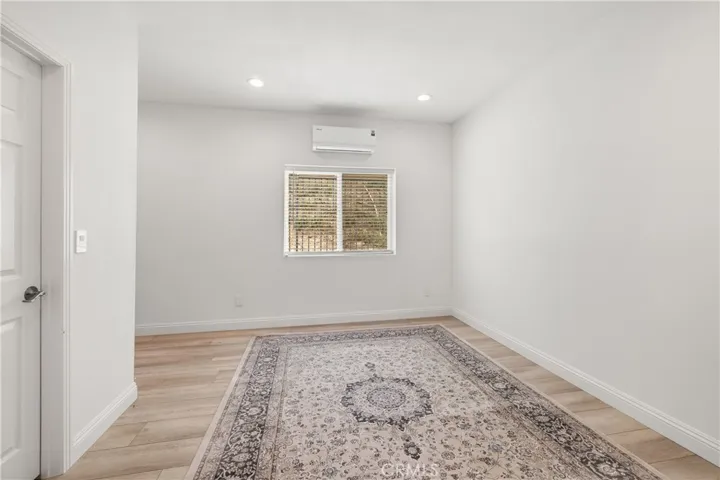 Versatile downstairs 6th bedroom
