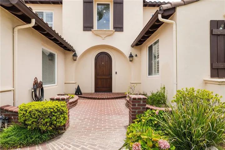 Impressive front entry