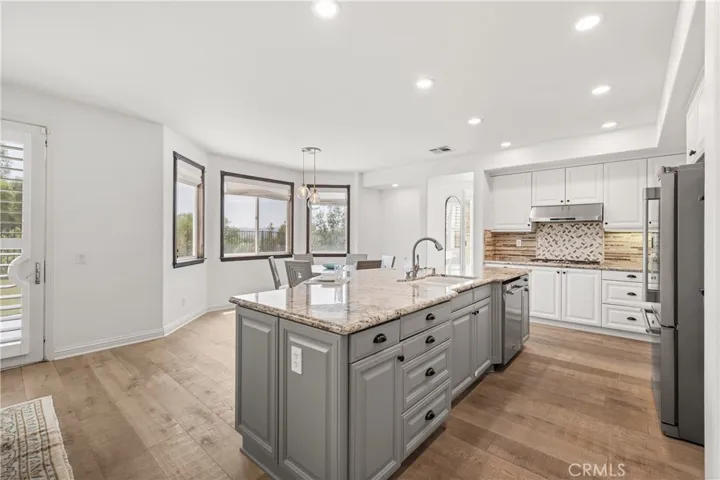 Large center island with breakfast seating