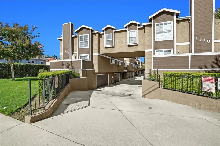 1304 S Mayflower Avenue A, Monrovia, California 91016