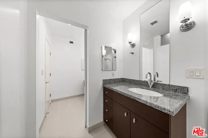 1100 Wilshire Boulevard 2411, Los Angeles, California 90017