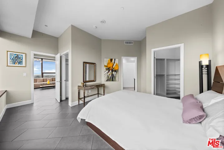 1100 Wilshire Boulevard 2411, Los Angeles, California 90017