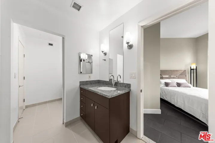 1100 Wilshire Boulevard 2411, Los Angeles, California 90017