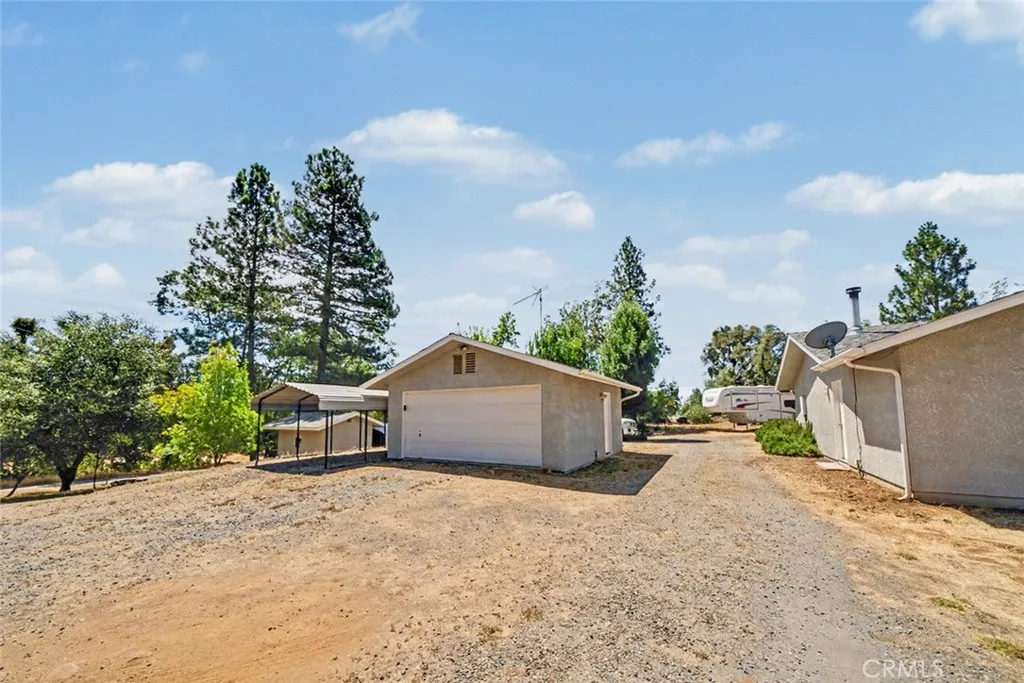 5627 Buckskin Rd