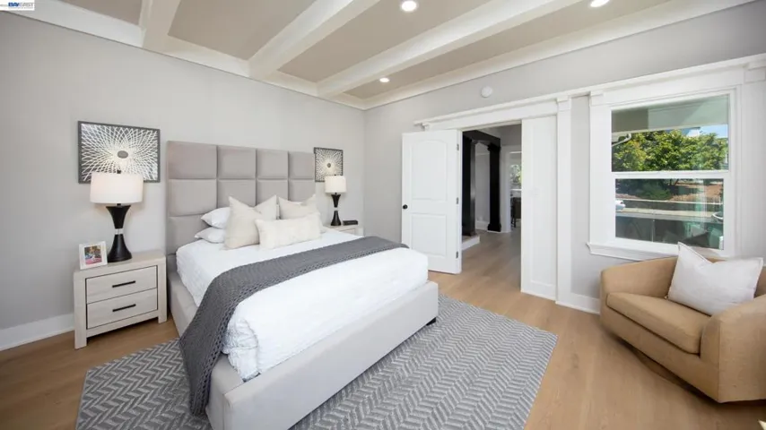 1043 E 18th Street, Oakland, California 94606