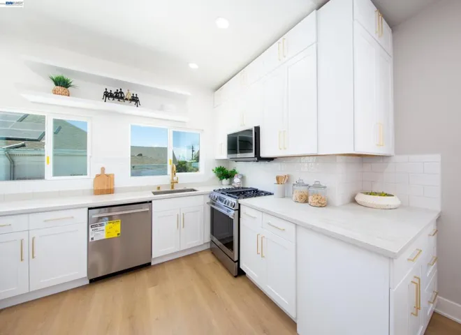 1043 E 18th Street, Oakland, California 94606