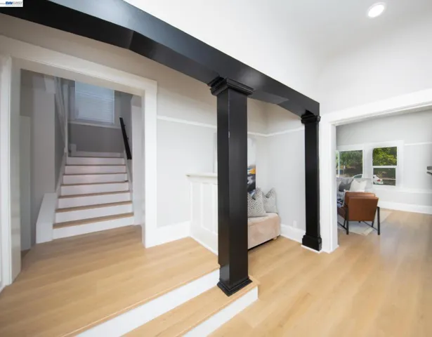 Foyer Leading To 2nd Floor