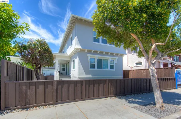 1043 E 18th Street, Oakland, California 94606