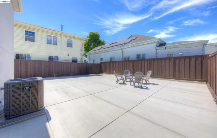 1043 E 18th Street, Oakland, California 94606