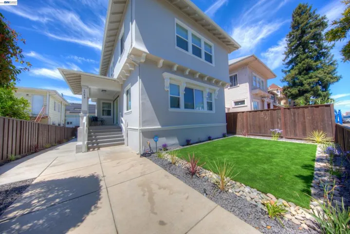 1043 E 18th Street, Oakland, California 94606