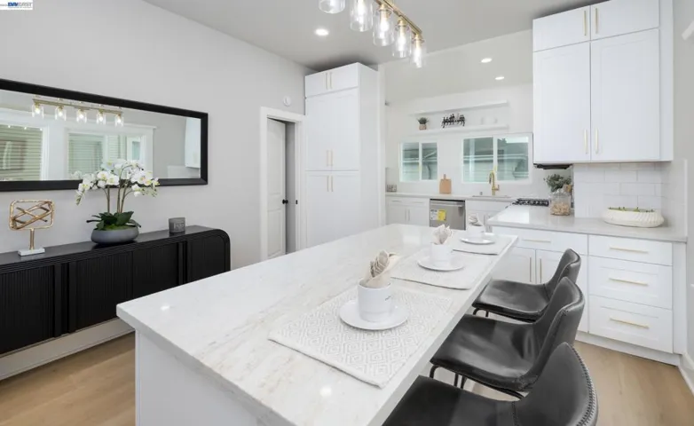1043 E 18th Street, Oakland, California 94606