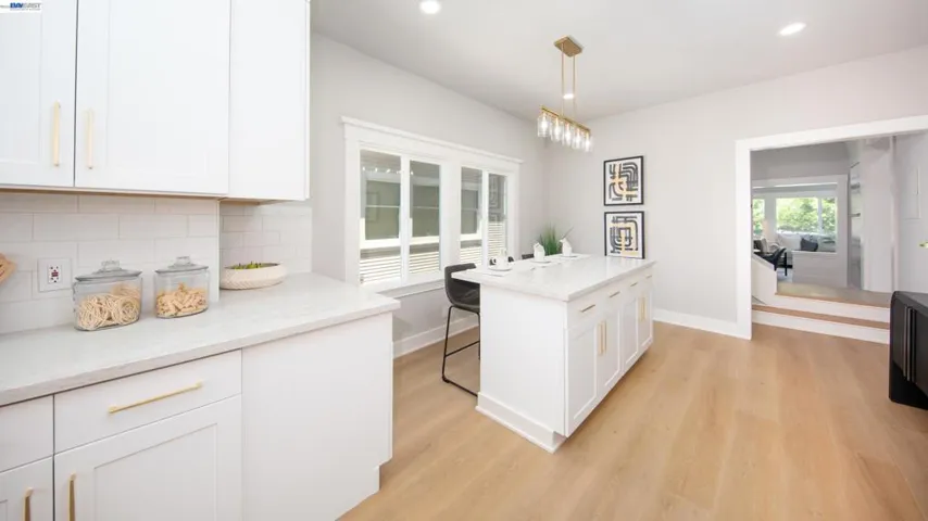 1043 E 18th Street, Oakland, California 94606