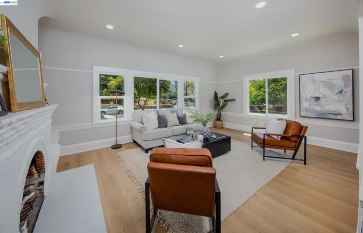1043 E 18th Street, Oakland, California 94606
