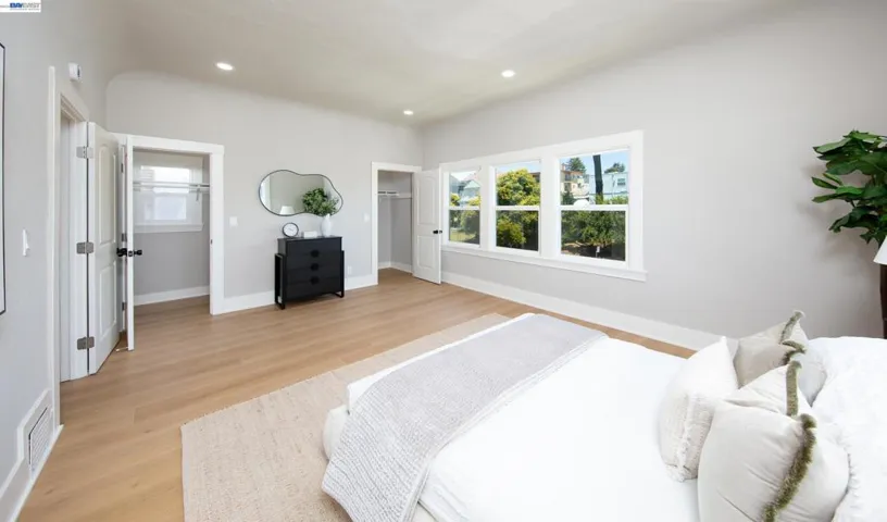 1043 E 18th Street, Oakland, California 94606