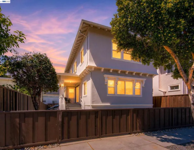 1043 E 18th Street, Oakland, California 94606