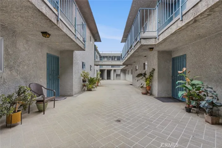 6245 Woodman Avenue 209, Valley Glen, California 91401