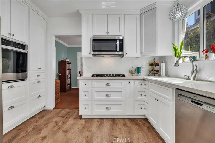 5876 W 75th, Los Angeles, California 90045