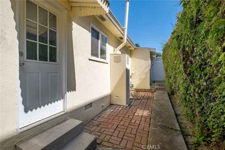 5876 W 75th, Los Angeles, California 90045