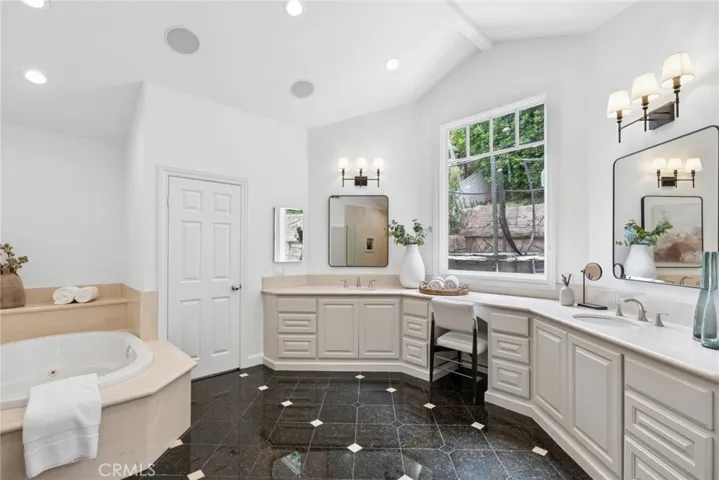 1998 Port Edward Circle, Newport Beach, California 92660