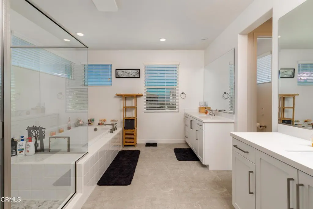 38_master_bathroom_1