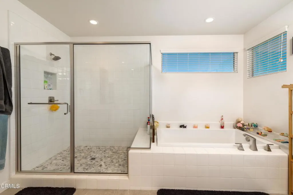 39_master_bathroom_2